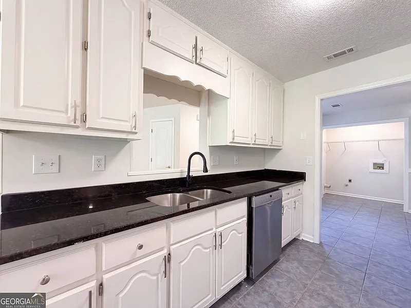 105 Nanci Ct - Photo 4 of 15
