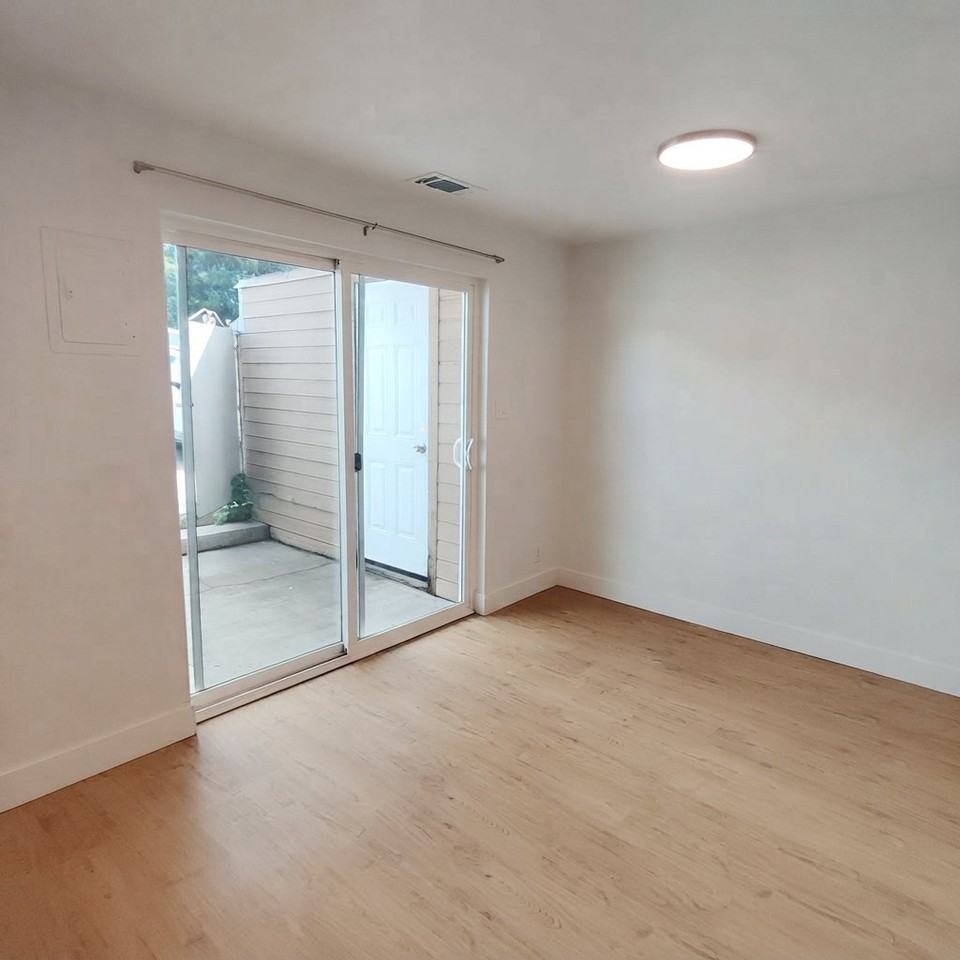 1476 Lancelot Dr - Photo 2 of 13