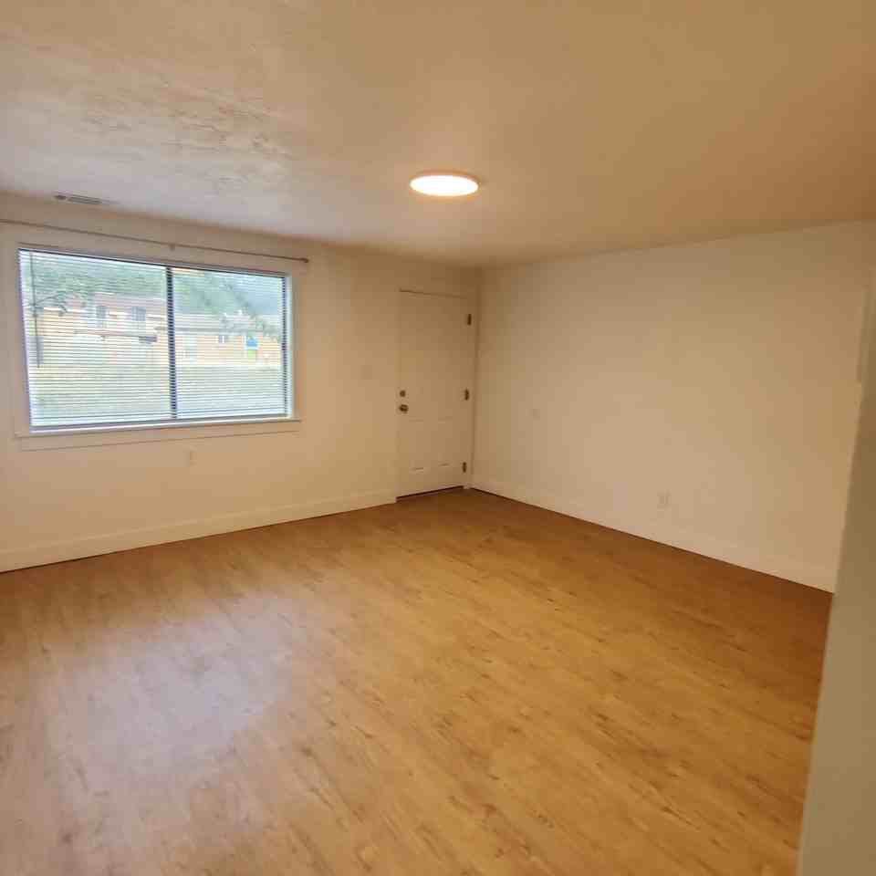 1476 Lancelot Dr - Photo 7 of 13