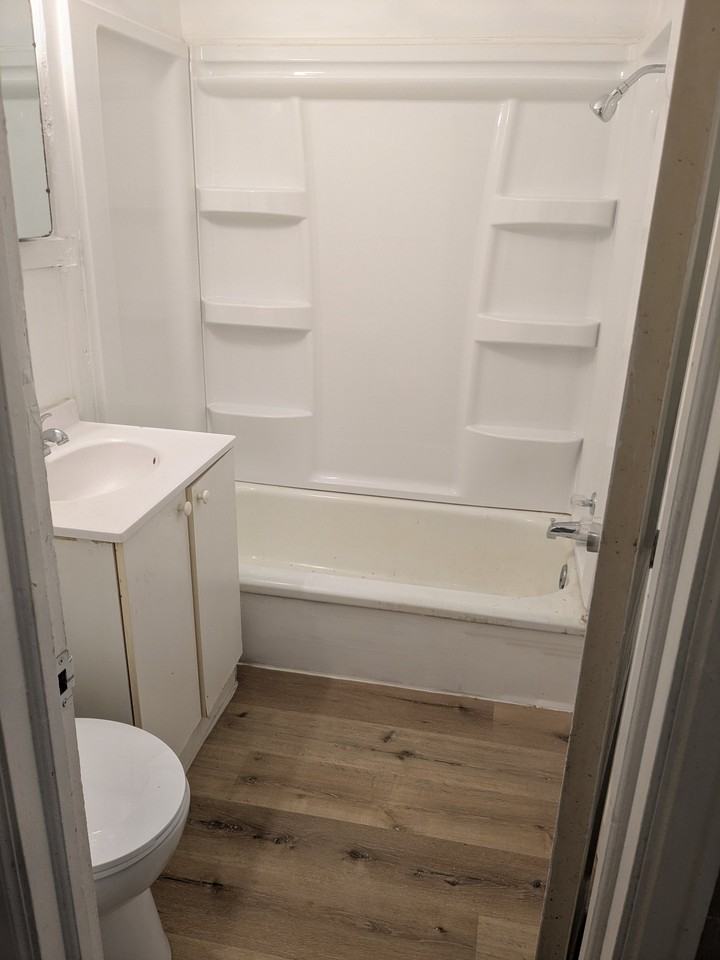 1852 N Madison Ave - Photo 3 of 12