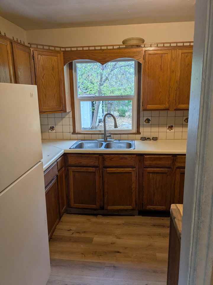 1852 N Madison Ave - Photo 4 of 12