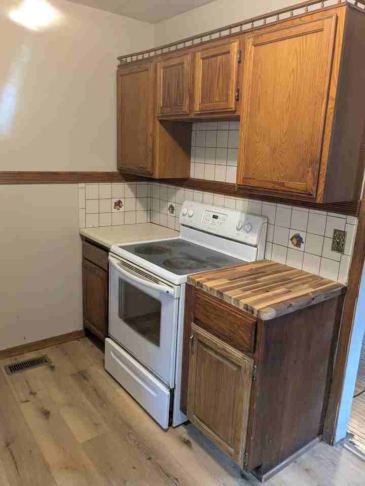 1852 N Madison Ave - Photo 5 of 12