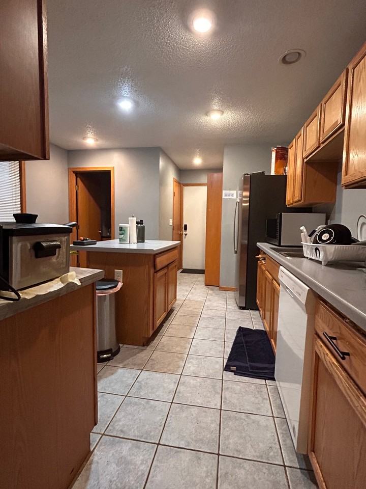 1829 Girard Ave N #A - Photo 7 of 20
