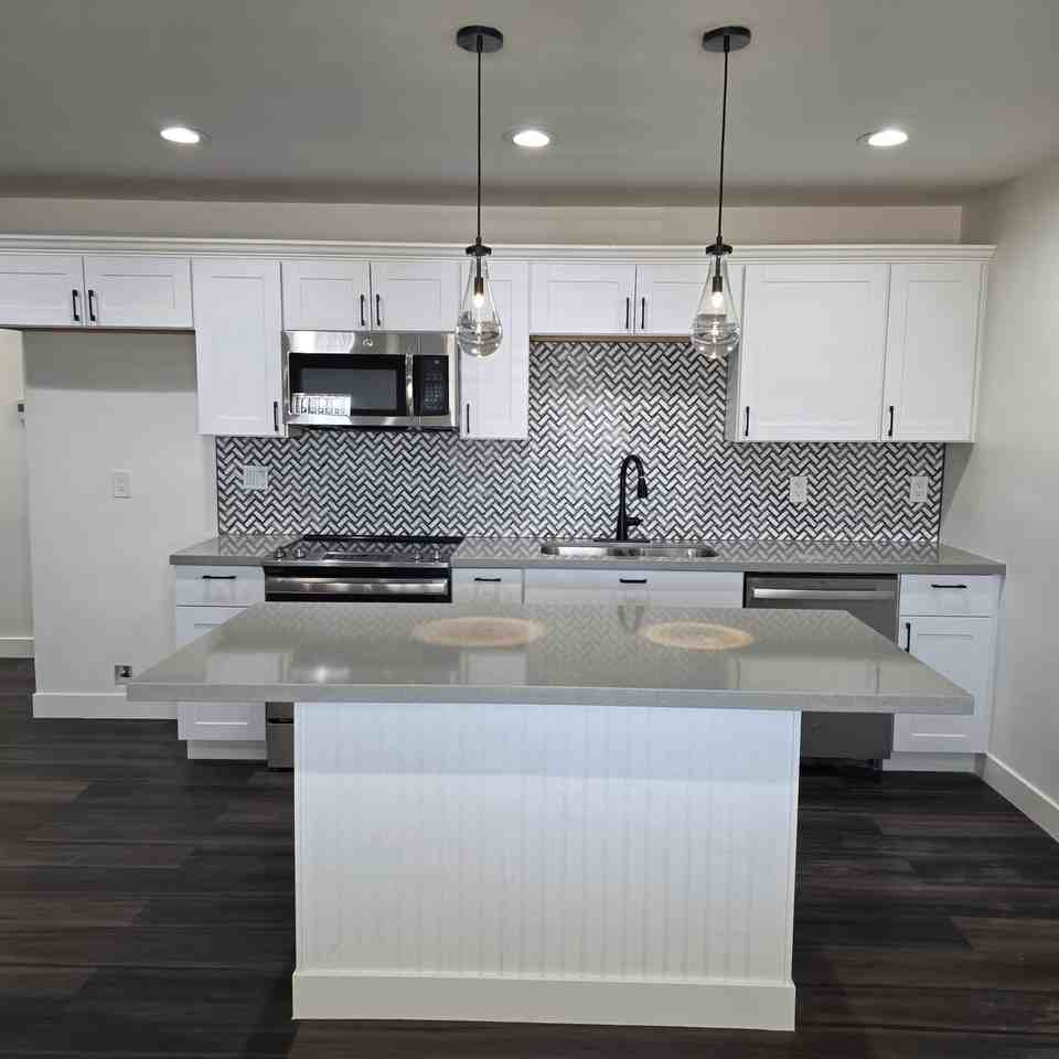 3126 W Jefferson St - Photo 4 of 20