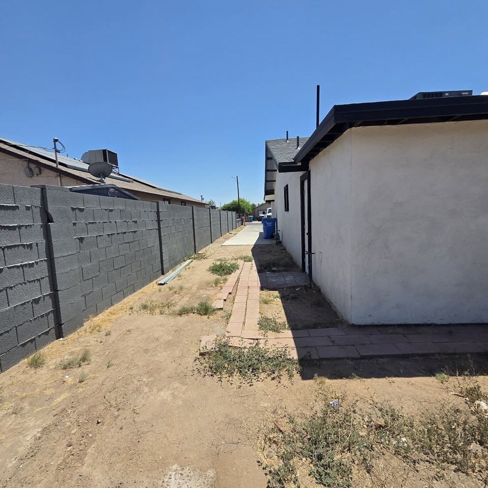 3126 W Jefferson St - Photo 6 of 20