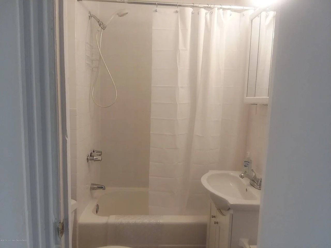 27 Oakland St #FL2 - Photo 2 of 4