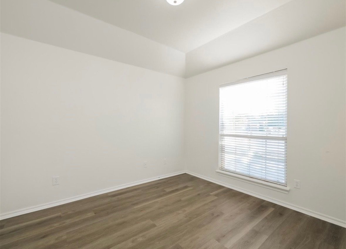 84 Kimberly Dr - Photo 2 of 12