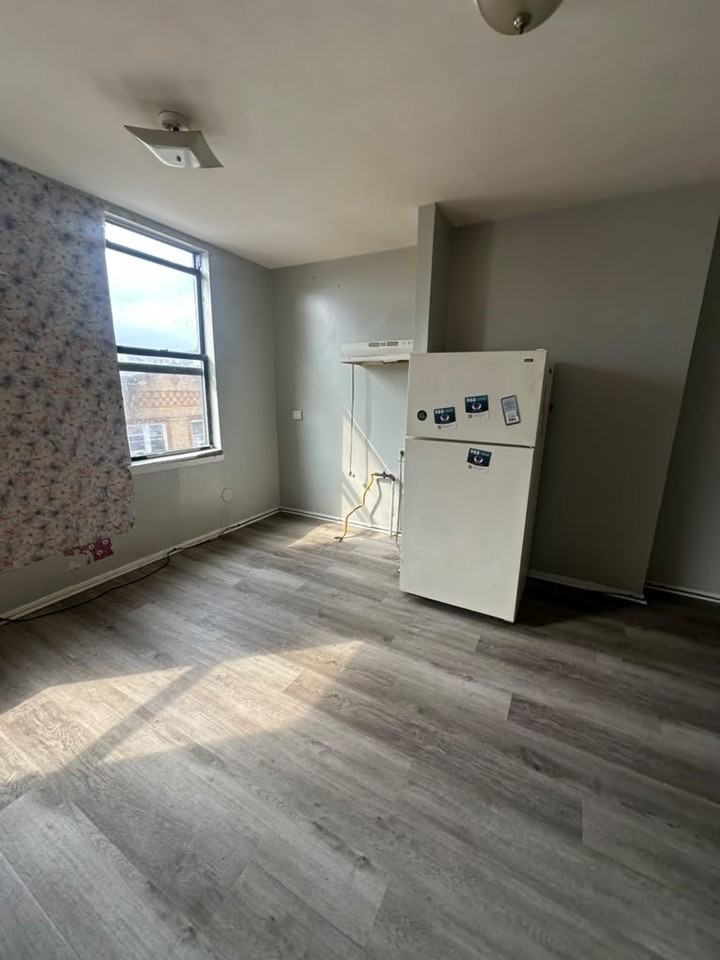 160 Willow St #1 - Photo 2 of 4