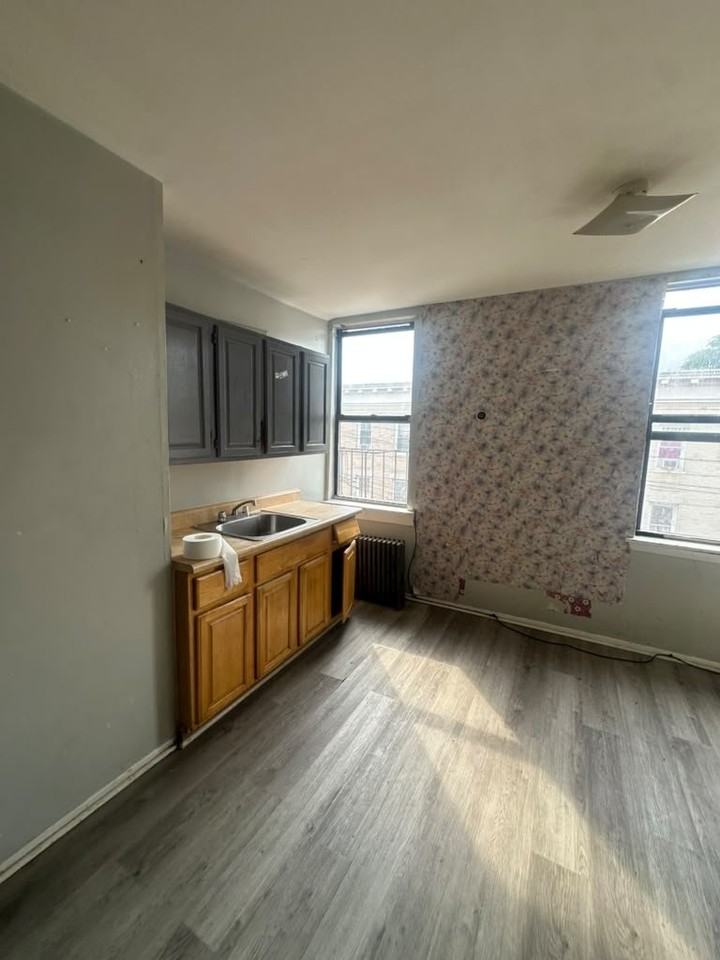 160 Willow St #1 - Photo 3 of 4