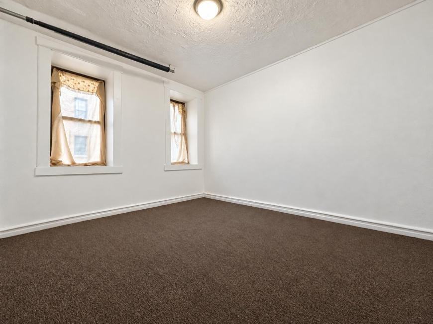 2511 Cruger Ave - Photo 2 of 10
