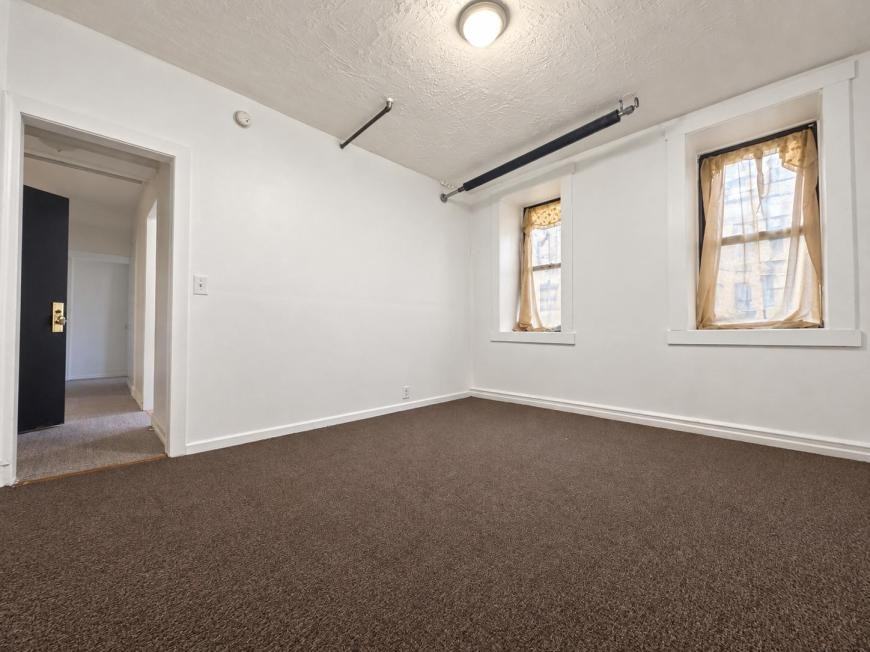 2511 Cruger Ave - Photo 3 of 10