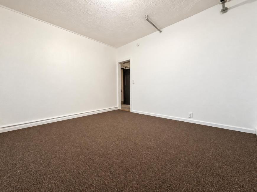 2511 Cruger Ave - Photo 4 of 10