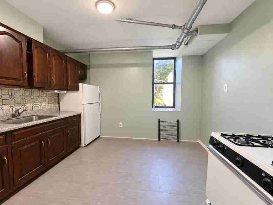 2511 Cruger Ave - Photo 5 of 10
