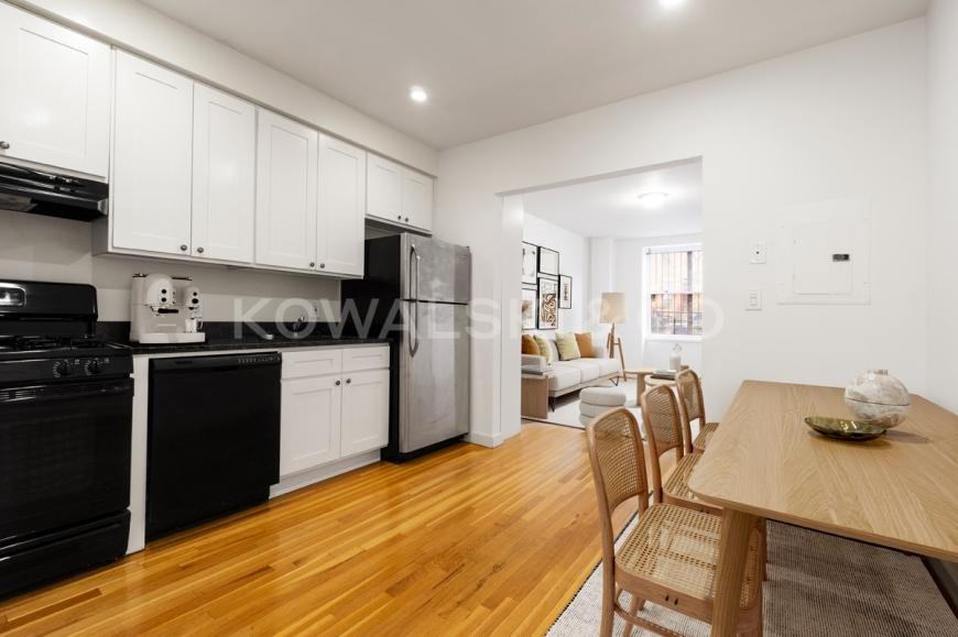 466 9th St - Photo 4 of 10
