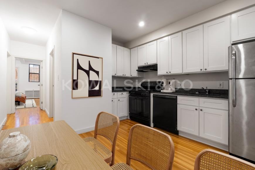 466 9th St - Photo 5 of 10