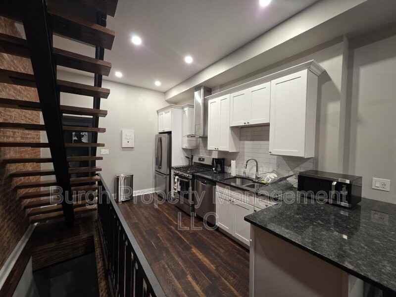 2512 Penn Ave - Photo 2 of 16