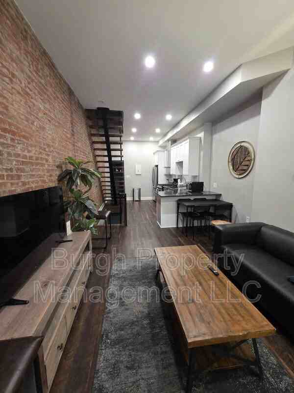 2512 Penn Ave - Photo 3 of 16