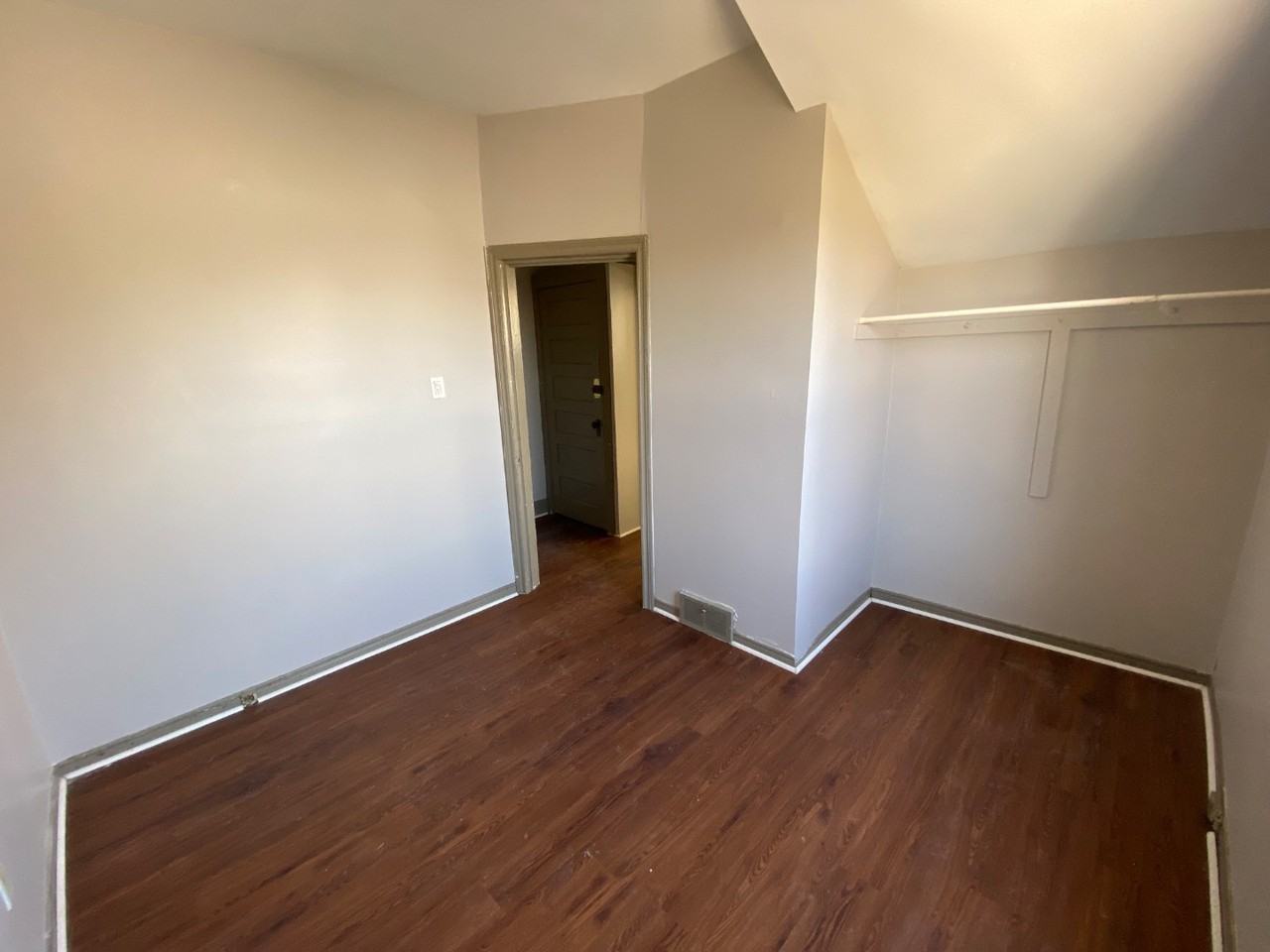 28 Eastchester Ave - Photo 5 of 9