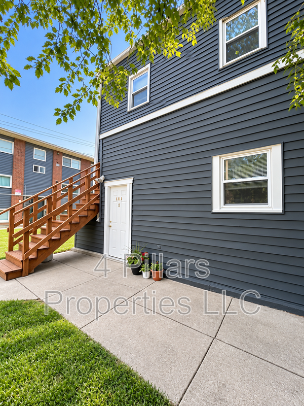 1311 E Columbus Dr #1