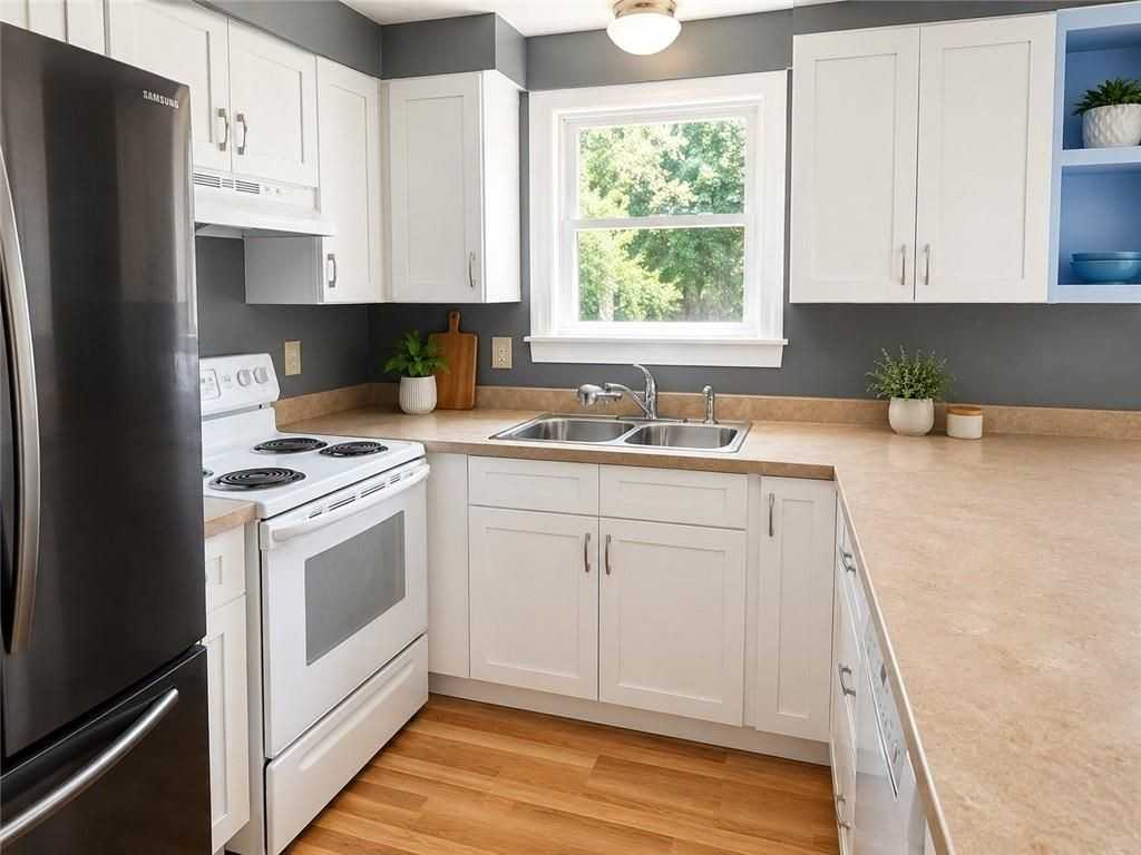 26 Durkin Dr - Photo 3 of 12