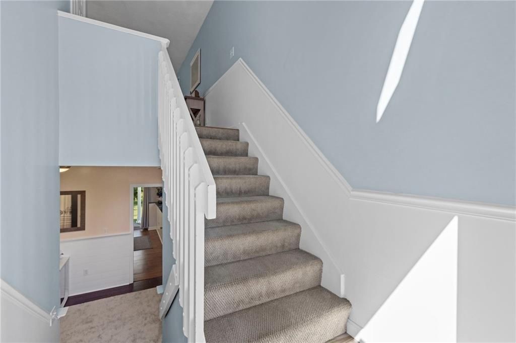 110 Winsor Ave - Photo 4 of 48