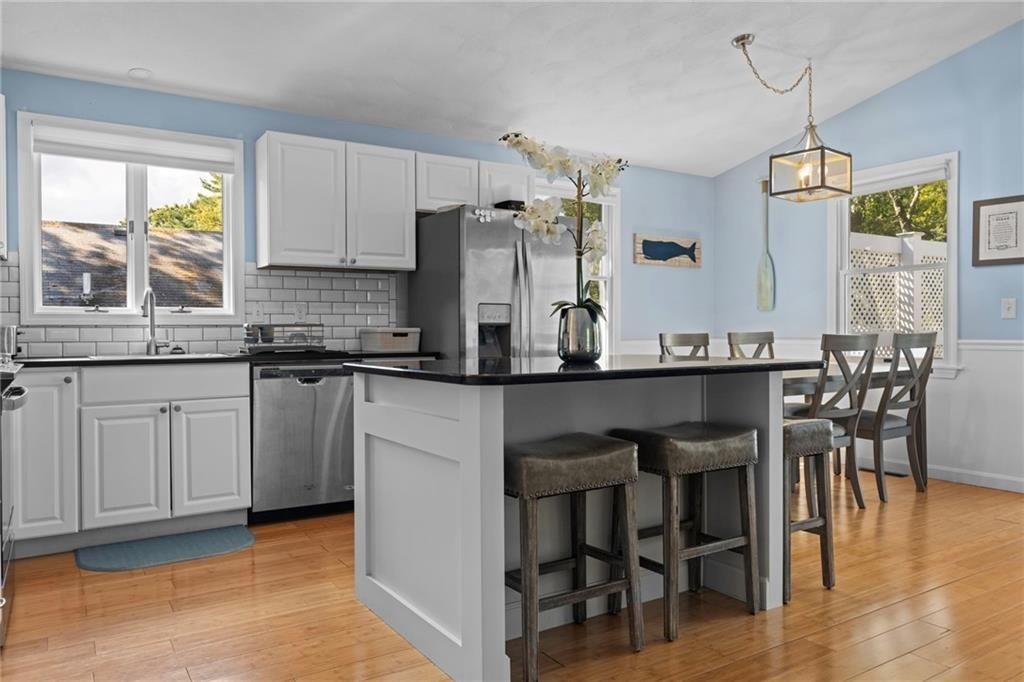 110 Winsor Ave - Photo 7 of 48