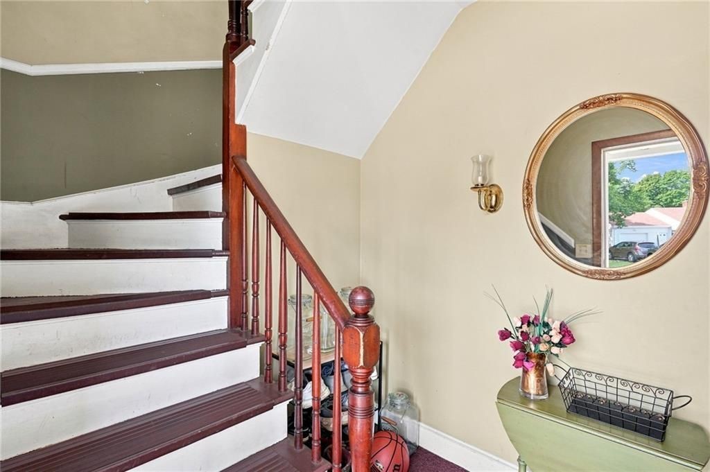 51 Pettaconsett Ave - Photo 4 of 38