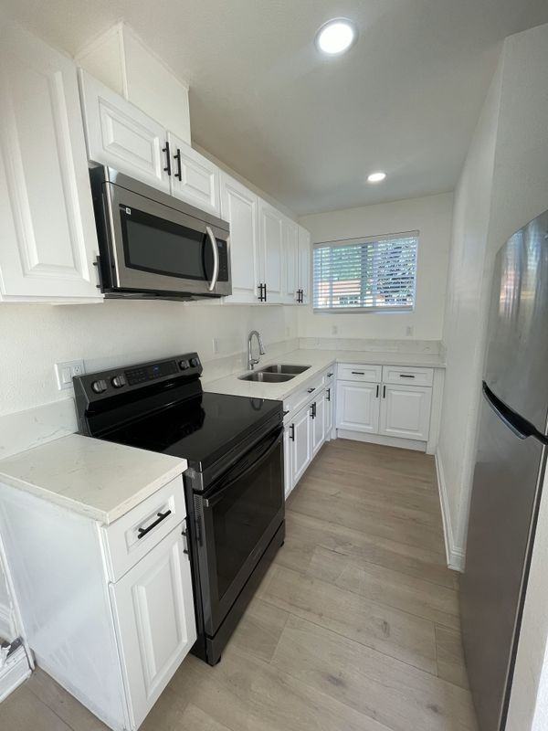 17617 Ludlow St - Photo 3 of 5