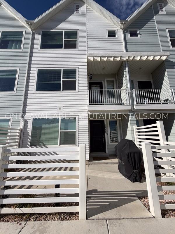 1139 E Hatch Row - Photo 2 of 34