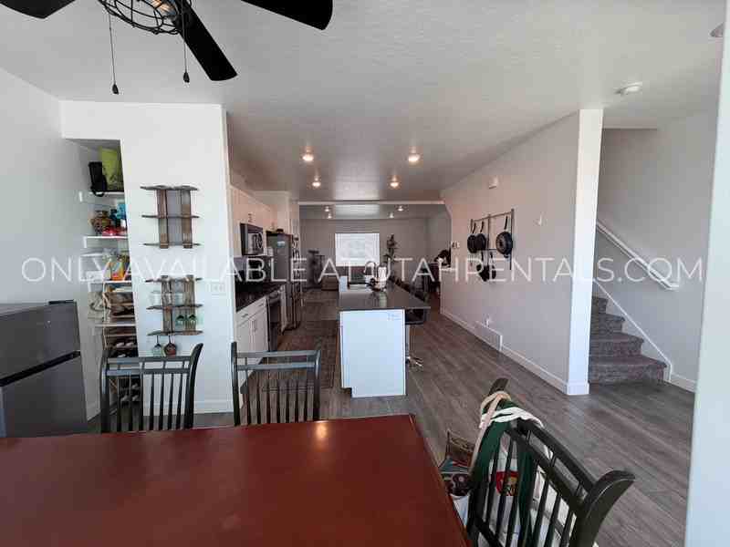 1139 E Hatch Row - Photo 5 of 34