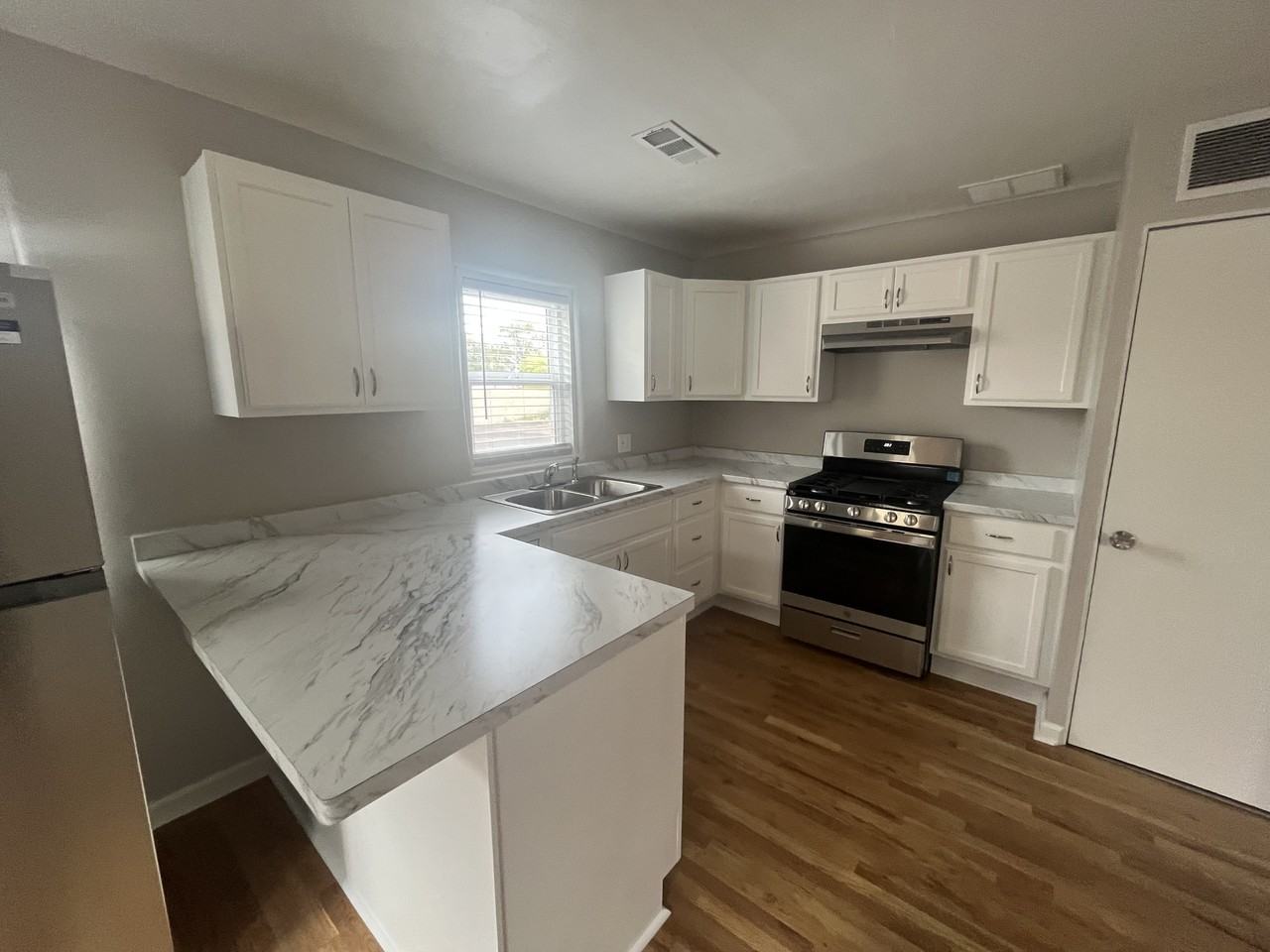337 Espanola St Ne - Photo 3 of 18