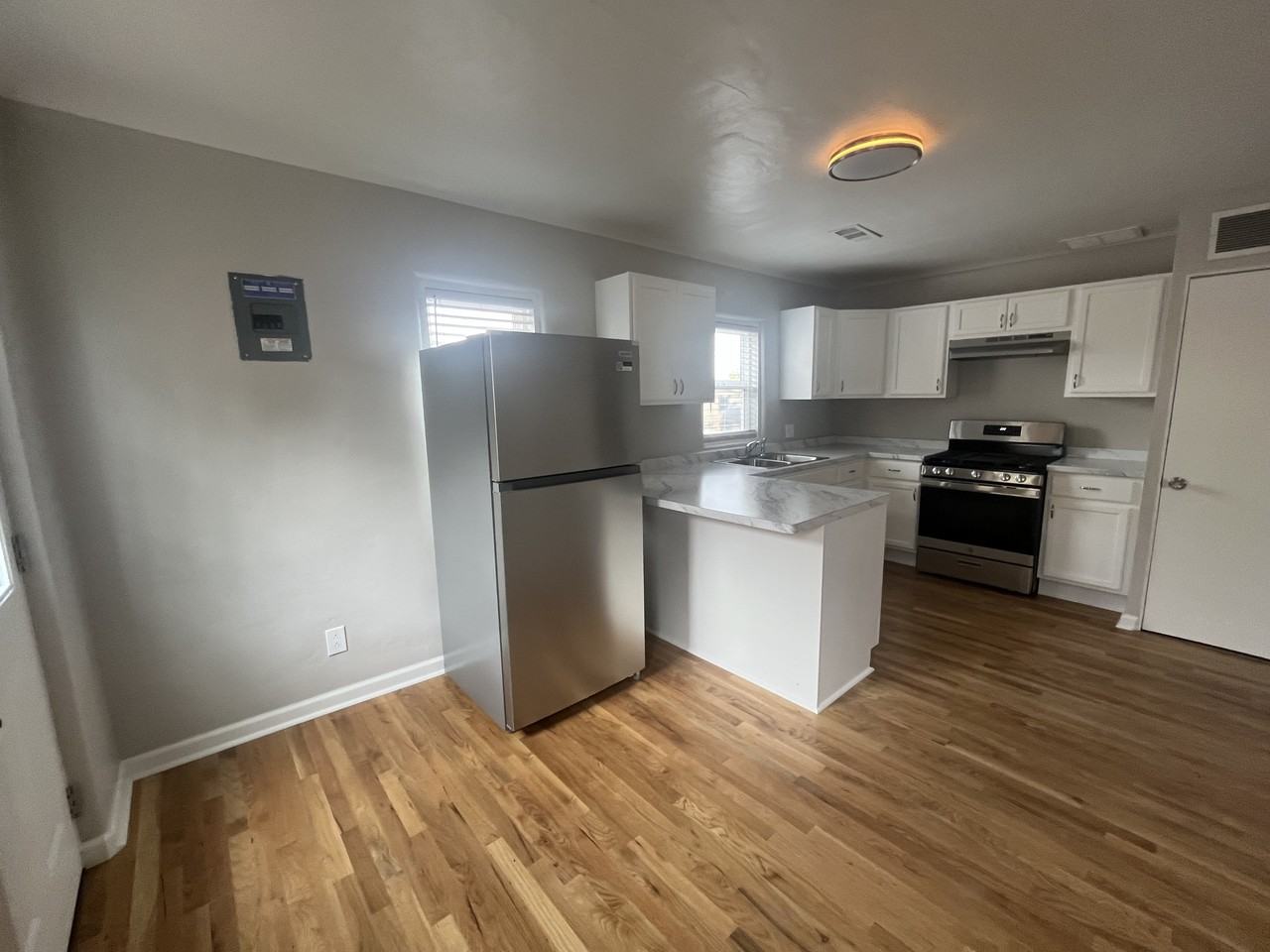 337 Espanola St Ne - Photo 4 of 18