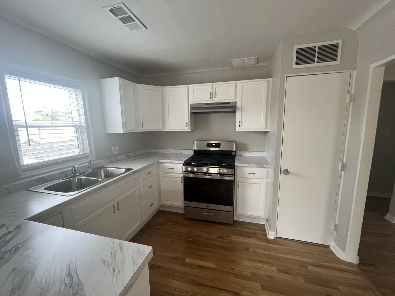 337 Espanola St Ne - Photo 5 of 18