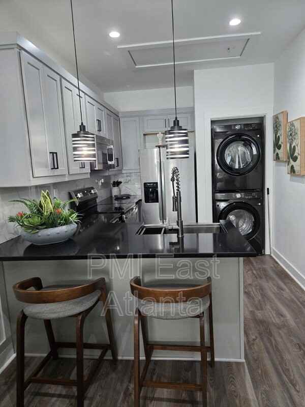 6305 Shannon Pkwy S #205 - Photo 4 of 9