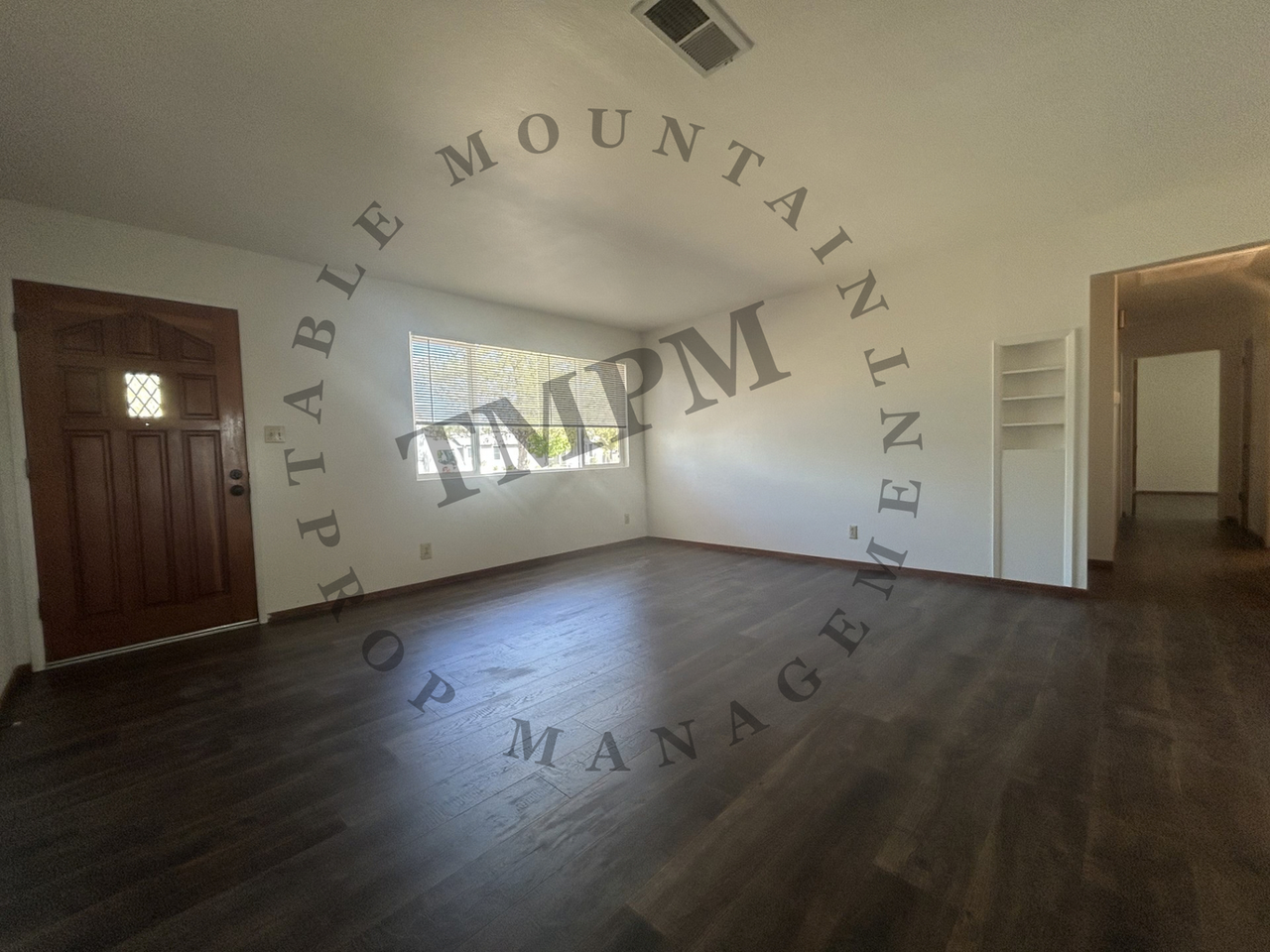 679 Siskiyou Ave - Photo 2 of 14