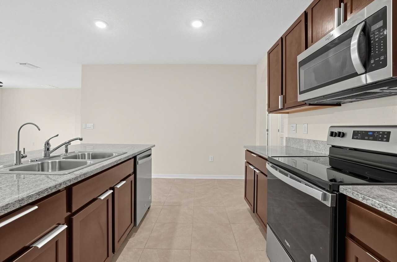 34311 Jasper Stone Dr - Photo 4 of 23