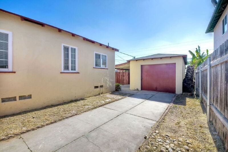 3343 Chamoune Ave - Photo 3 of 25