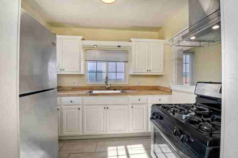 3343 Chamoune Ave - Photo 4 of 25