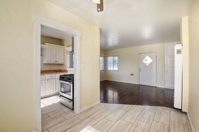 3343 Chamoune Ave - Photo 5 of 25
