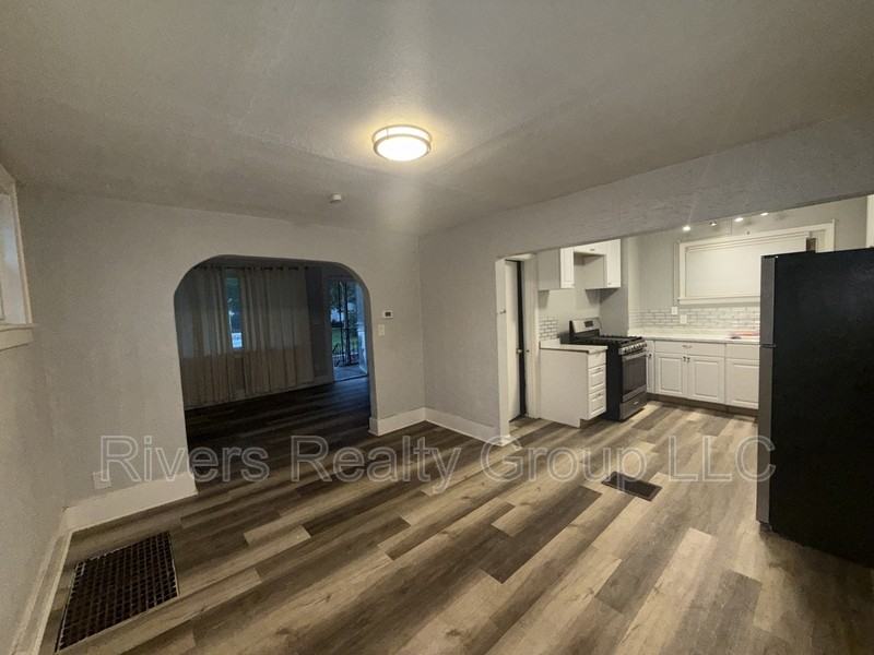 4280 7th St - Photo 3 of 8
