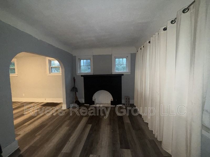 4280 7th St - Photo 4 of 8