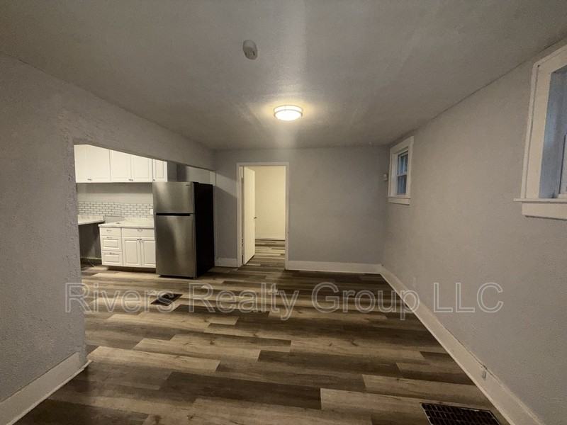 4280 7th St - Photo 5 of 8