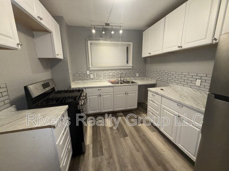 4280 7th St - Photo 6 of 8