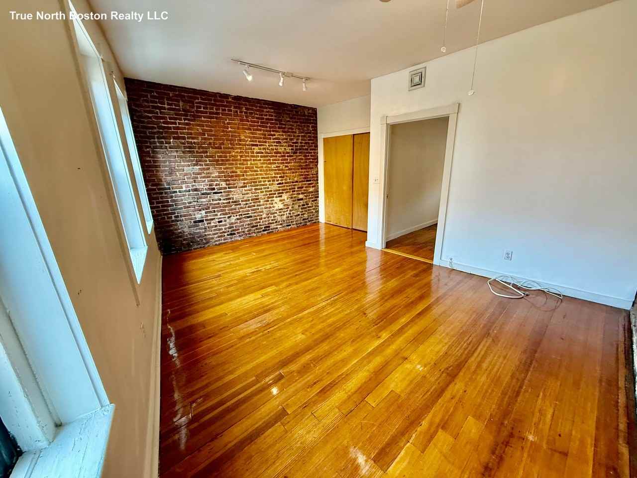 13 Charter St #3F - Photo 2 of 12