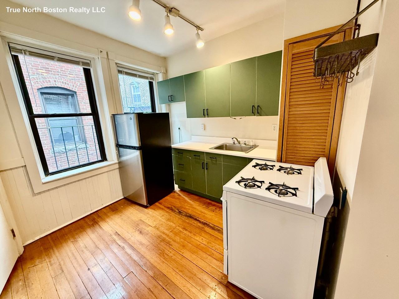 13 Charter St #3F - Photo 4 of 12