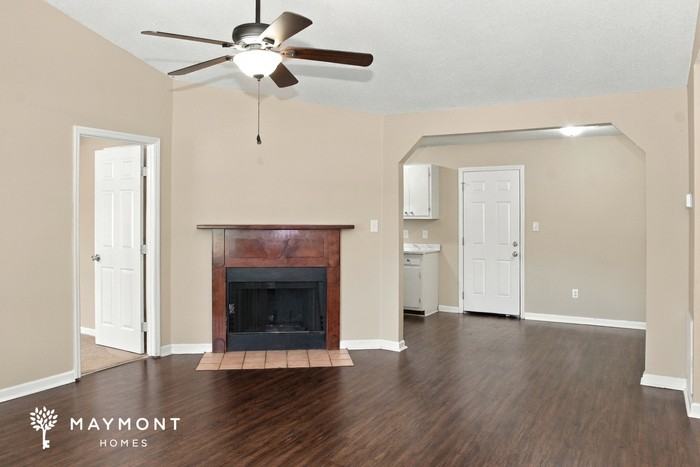 1585 Patterson Ln - Photo 4 of 15
