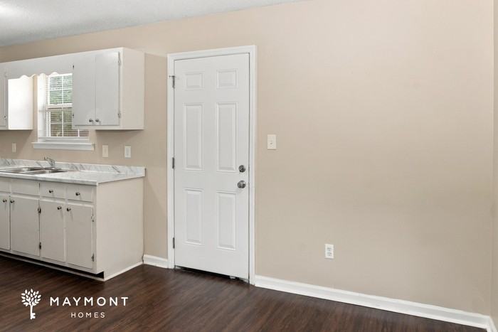 1585 Patterson Ln - Photo 6 of 15
