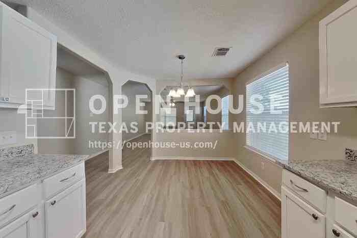 5014 Woodland Meadows Ln - Photo 7 of 20