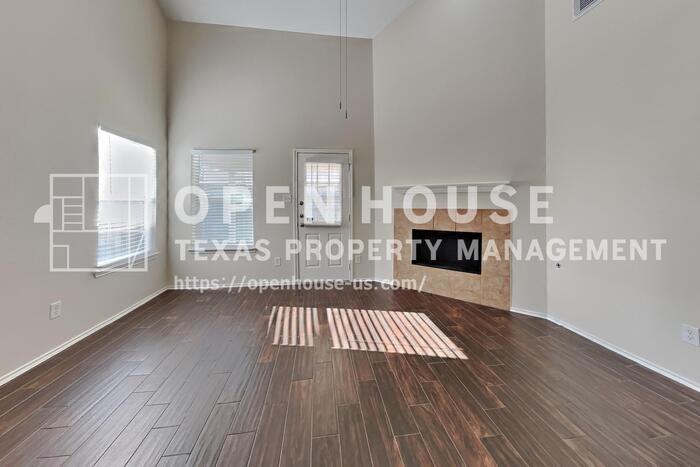 21542 Kings Bend Dr - Photo 4 of 21