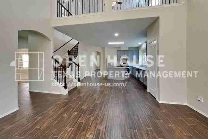 21542 Kings Bend Dr - Photo 5 of 21